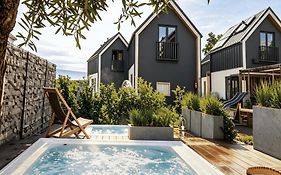 Pura New Seaside Jacuzzi Houses